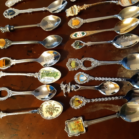 40 Vintage Collection Spoons/ Most Is Silver Plated - Picture 12 of 12